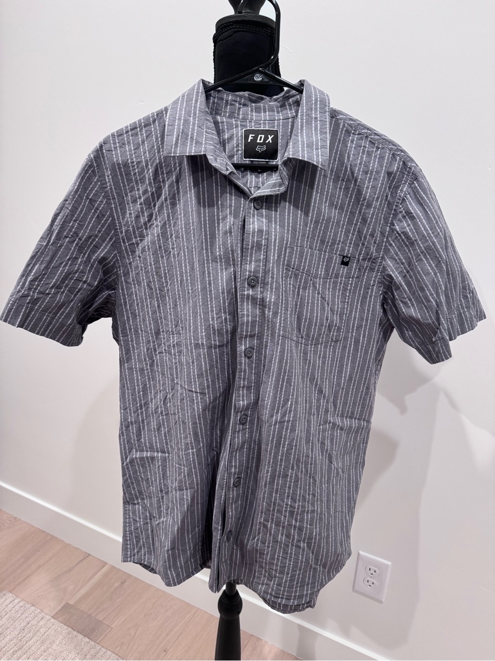 Fox Men’s Gray Short-Sleeve Striped Button-Down Shirt